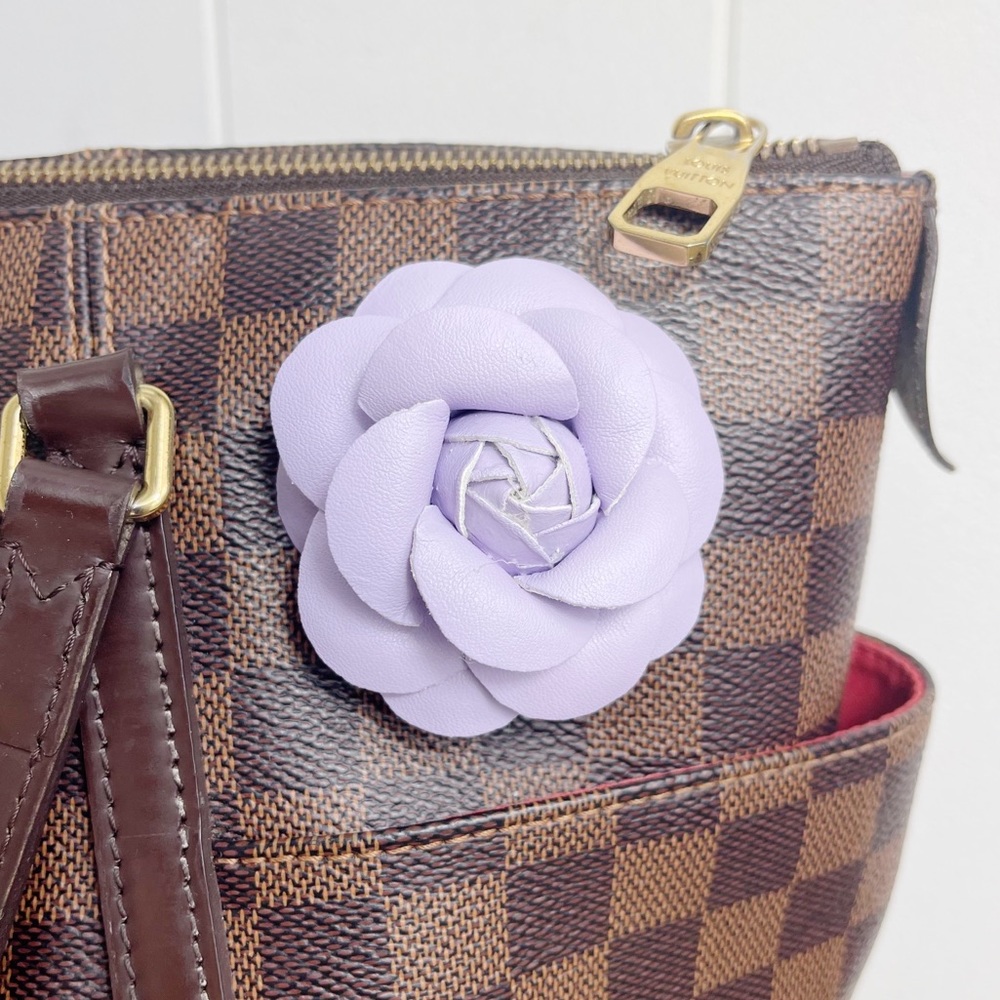Camellia Flower Vegan Leather Magnetic Bag Charm - Picture 7 of 9